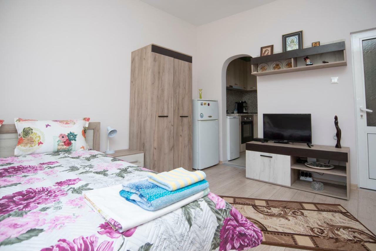 Lynn'S Oasis-Ocean Touch In Core Downtown Apartamento Burgas Exterior foto